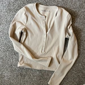 Abercrombie & Fitch cropped long sleeve Henley size XS